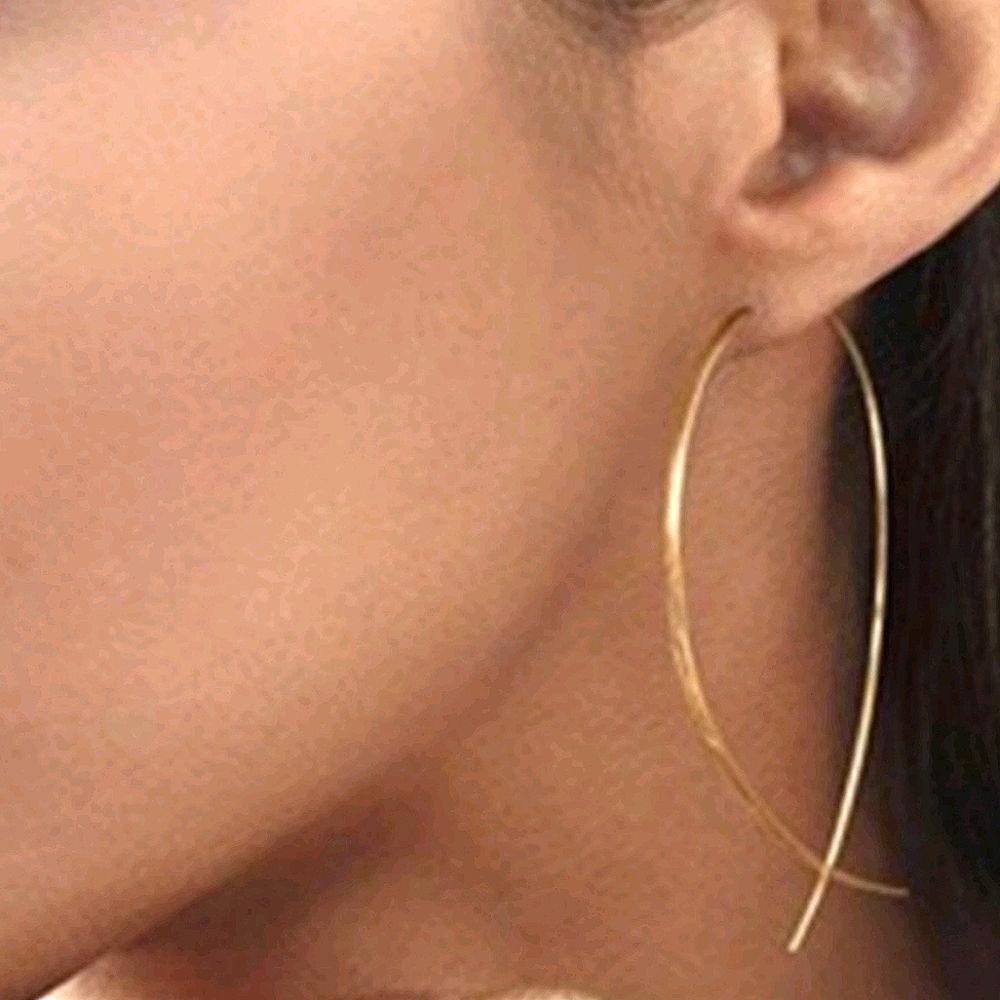 💖 2/$30 Minimalist dainty gold plated simple casual fish hoop earrings - Picture 9 of 12